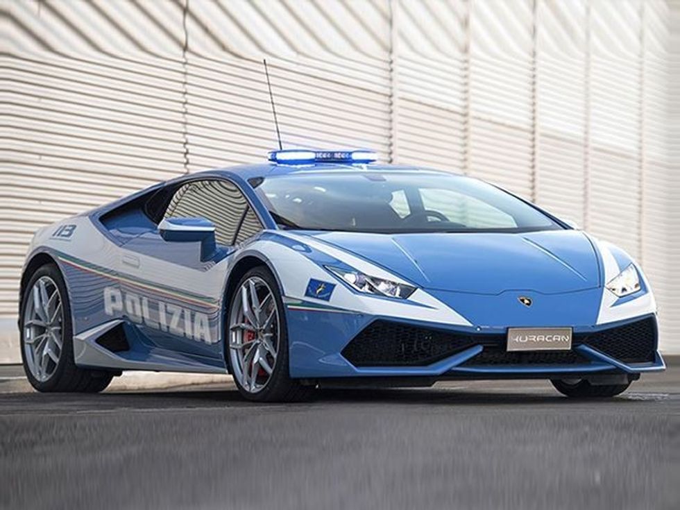 Njësitet policore që patrullojnë në autostradë do te mbrojne rendin me kete Lamborghini foto 4