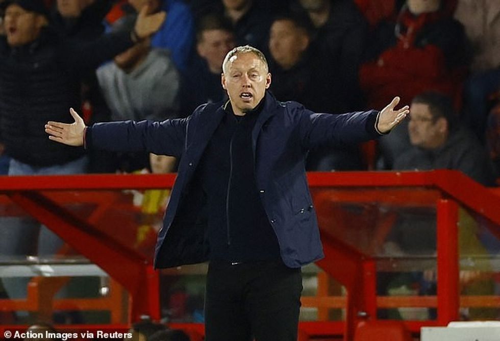Nottingham Forest i Steve Cooper-it përballet me një javë të fundit nervoze dhe superkompjuteri mendon se ata kanë më shumë gjasa të rrëzohen sesa Leicester