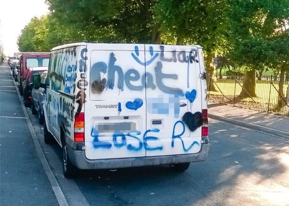 Nuk u tregua besnik ndaj partneres e peson keq furgoni tij foto 2