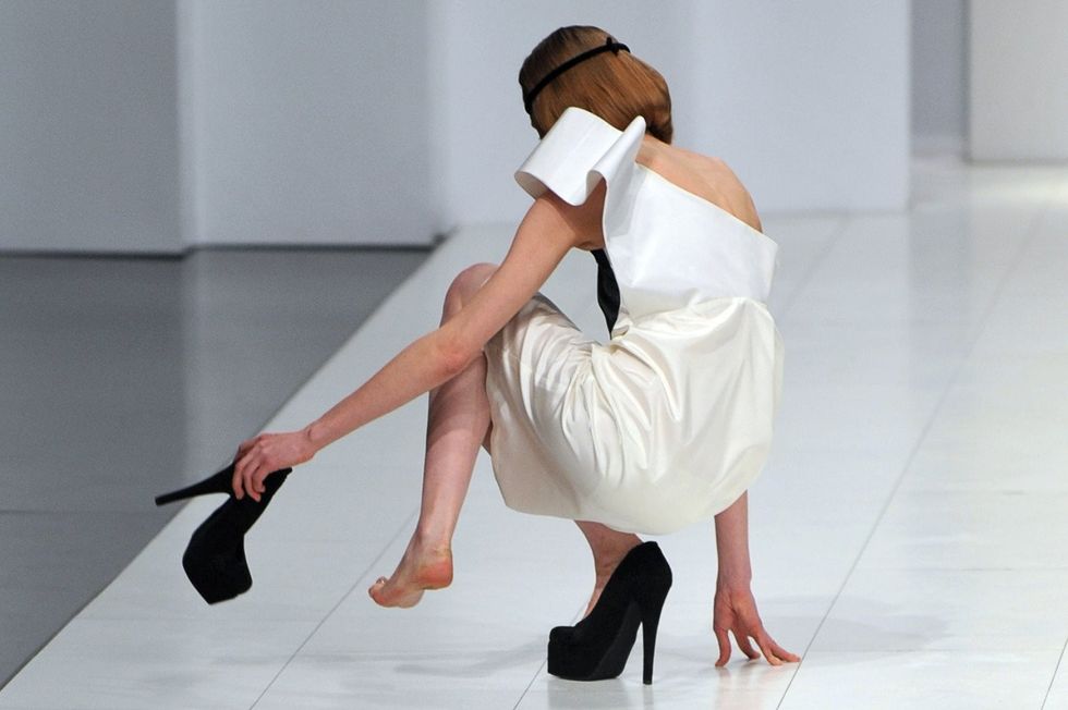 o HIGH HEELS facebook