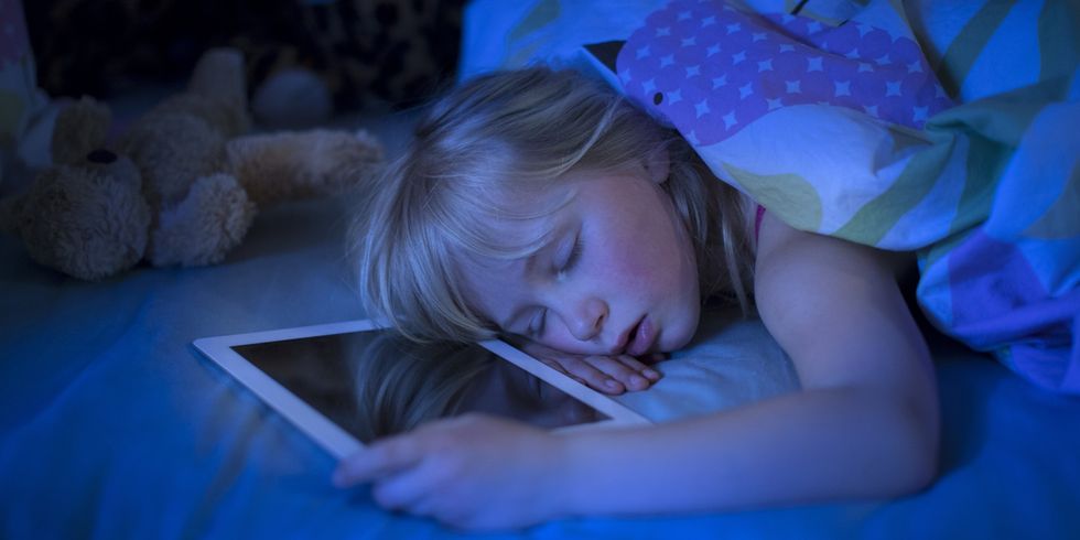 o KID SLEEPING WITH IPAD facebook