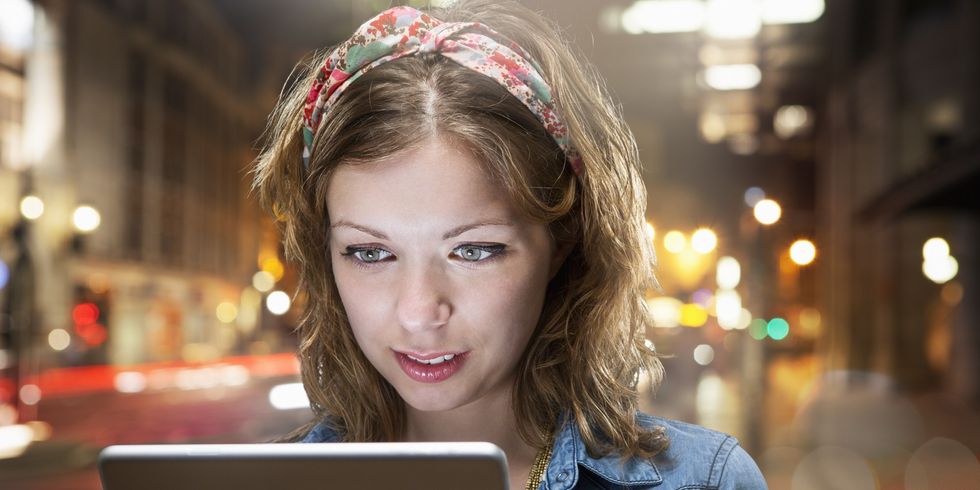 o WOMAN WITH IPAD facebook