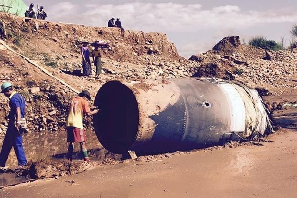 objekti-misterioz-qe-ra-nga-qielli-beri-qe-shume-shtepi-te-dridhen-nga-goditja-foto