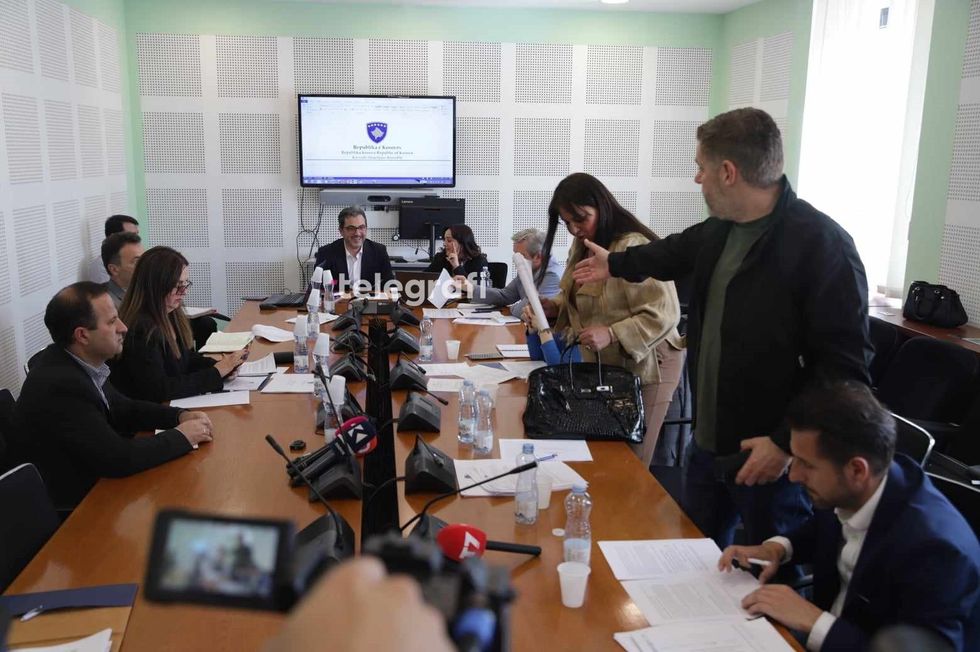 Opozita Bojkoti tekstet shkollore