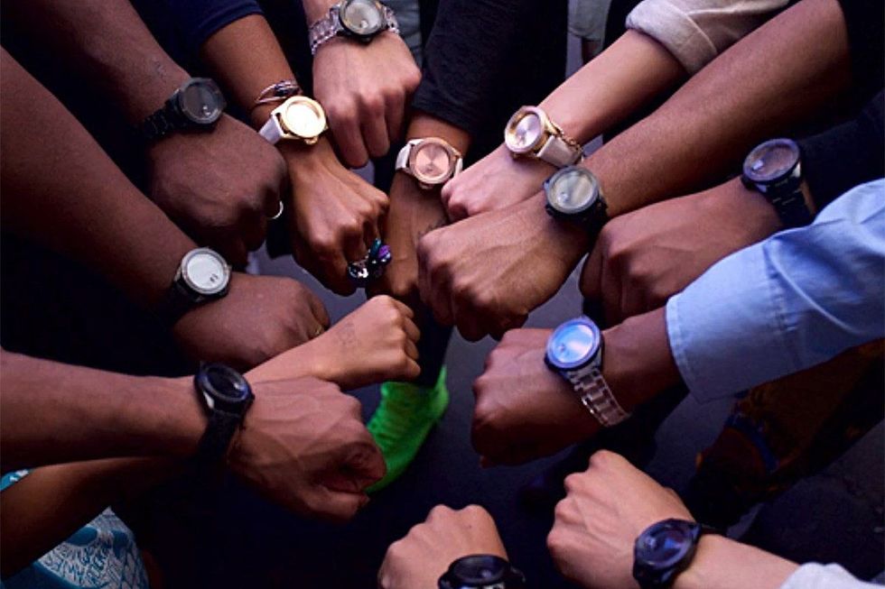 ora-qe-nuk-eshte-ore-gjeja-me-e-cuditshme-qe-mund-te-blini-ne-internet-foto-2