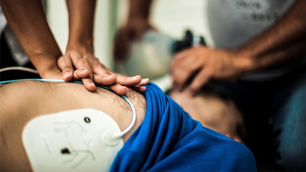 orthopedie toussaint defibrillateur arret cardiaque chaleur sauver des vies ete