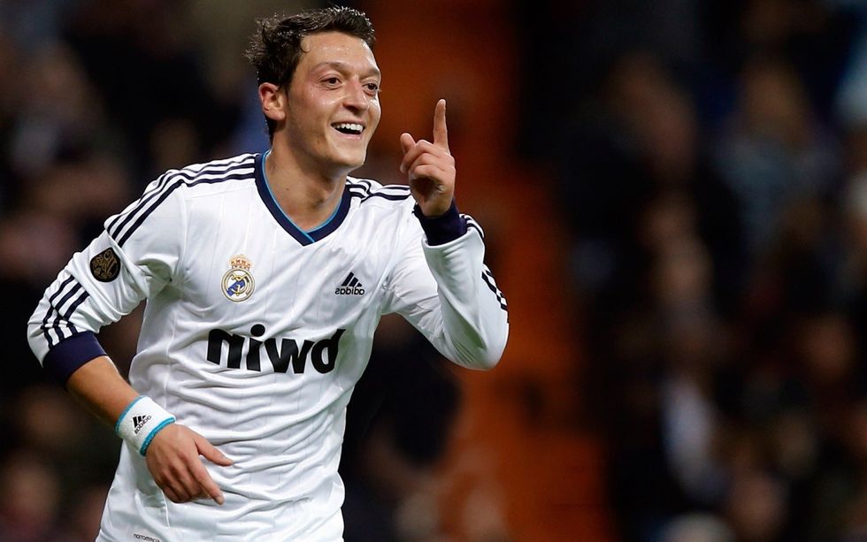 Ozil duke festuar një gol të tijin sa ishte pjesë e 'Los Blancos'