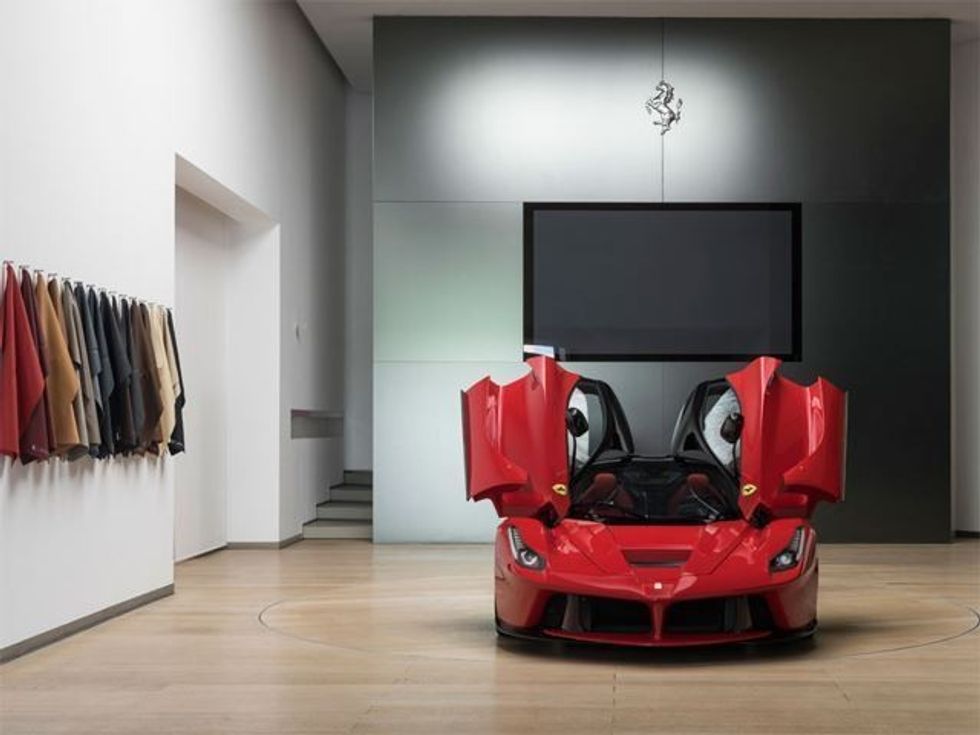 Pagoi dy milionë euro per nje LaFerrari qe nuk vozitet foto 7