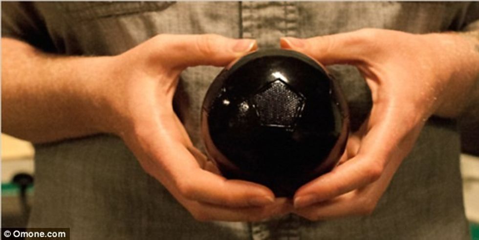 Pajisja sferike qe rri ne ajer dhe leshon muzike te perkryer foto 3