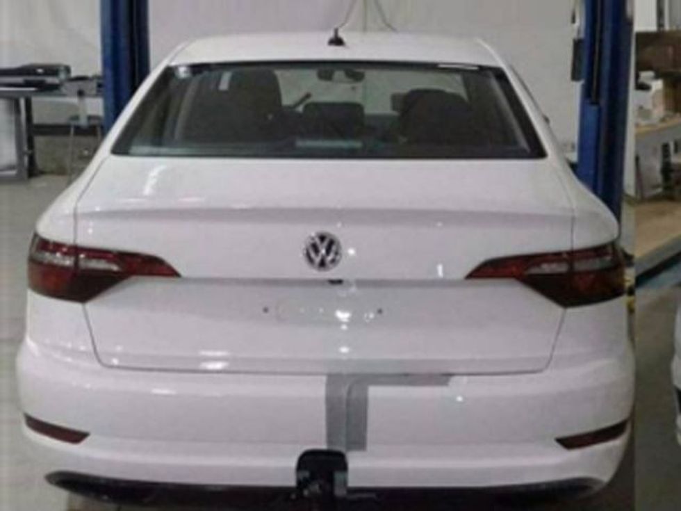 Pak kohë para prezantimit zyrtar rrjedhin pamjet e Volkswagen Jetta foto 3