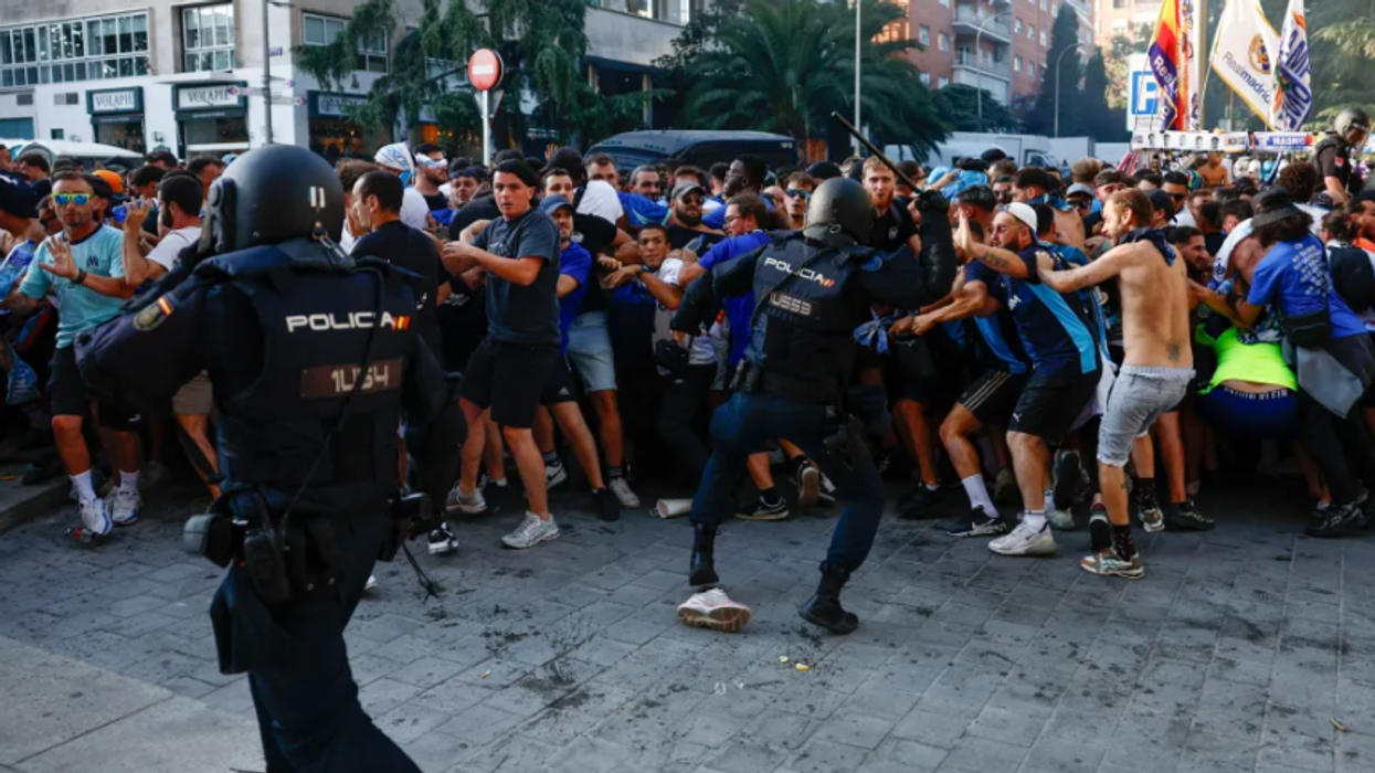 Tifozët e Marseilles përleshen me policinë e Madridit para ndeshjes me Real Madridin — skena të shëmtuara