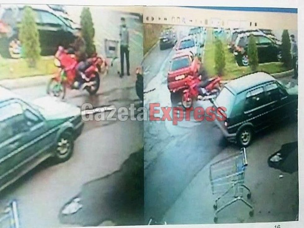 Pamje të nxjerra nga dosja e hetuesisë të momentit kur tre të dyshuarit blenë motoçikletën