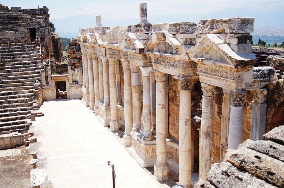 pamukkale-ancient-hierapolis_2252048174