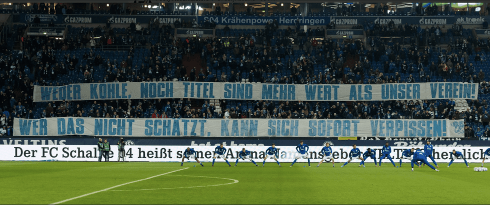 pancarta goretzka Schalke 04