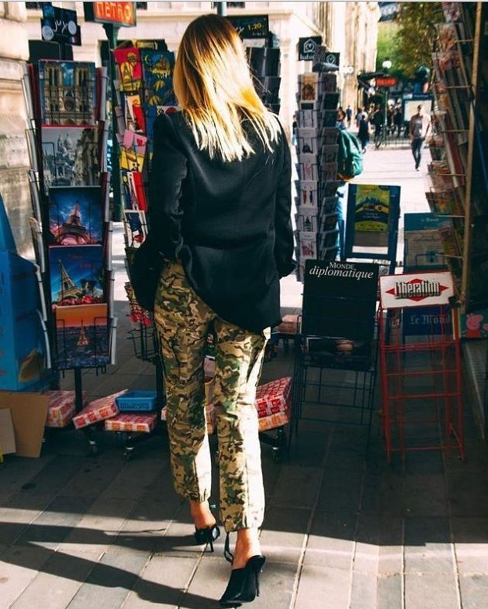 Pantallona ushtarake + blejzer + papuçe