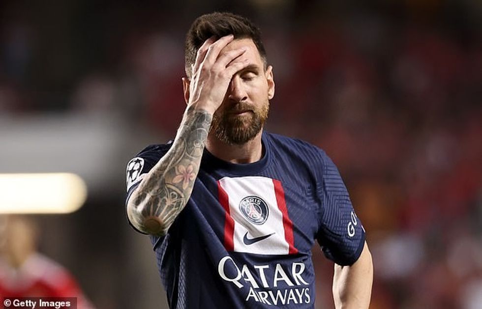 Paris Saint-Germain është marrë me një goditje pasi Lionel Messi pësoi një dëmtim në viç
