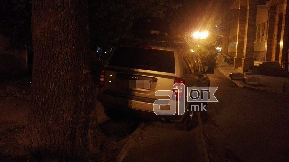 Parkimi i veturave te deputeteve 2