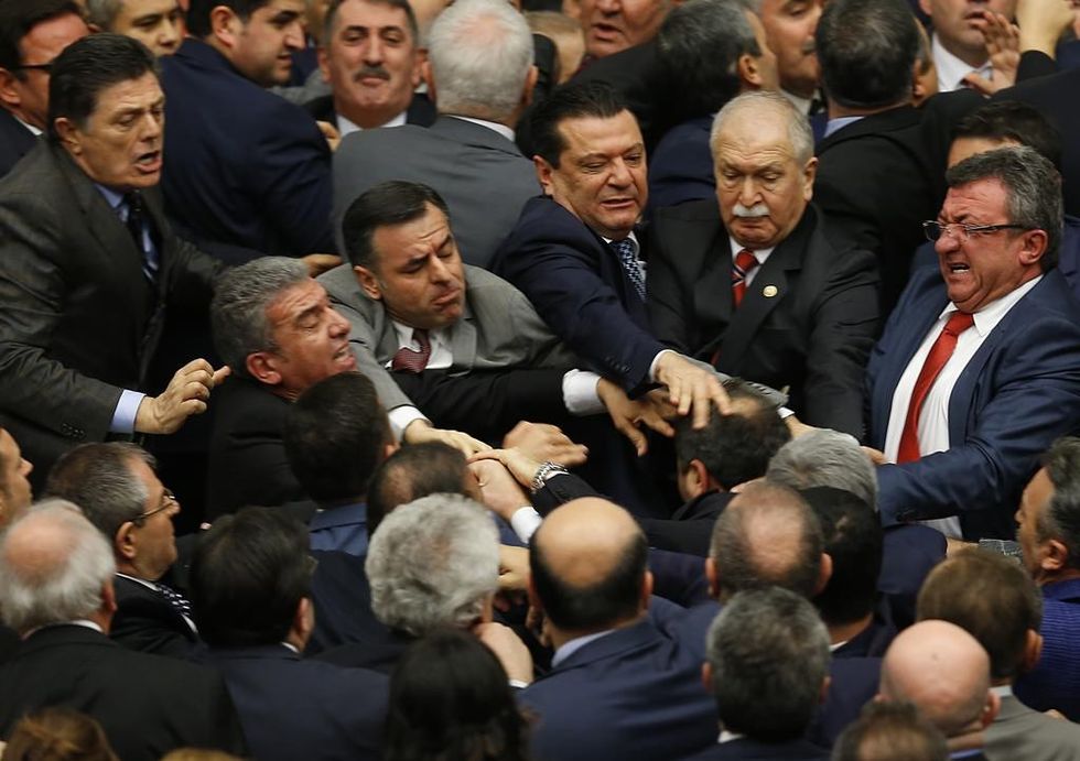 parlament 10