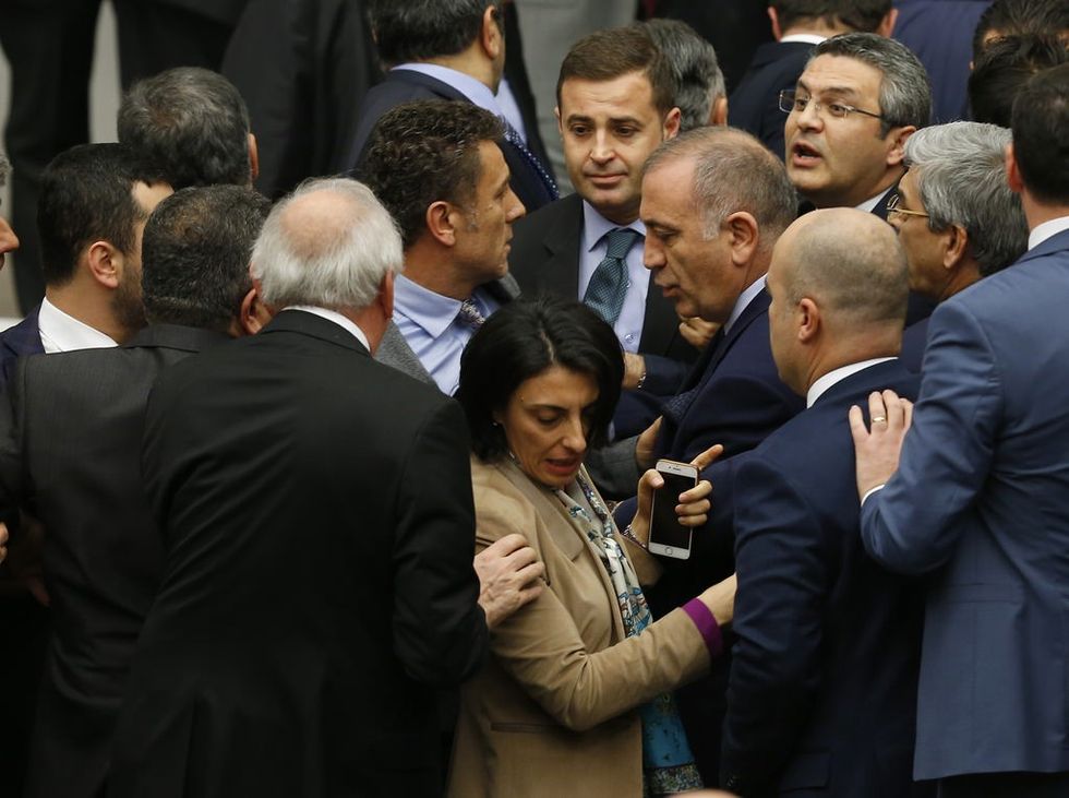 parlament 12