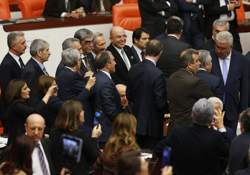 parlament 13
