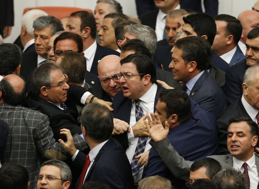 parlament 2