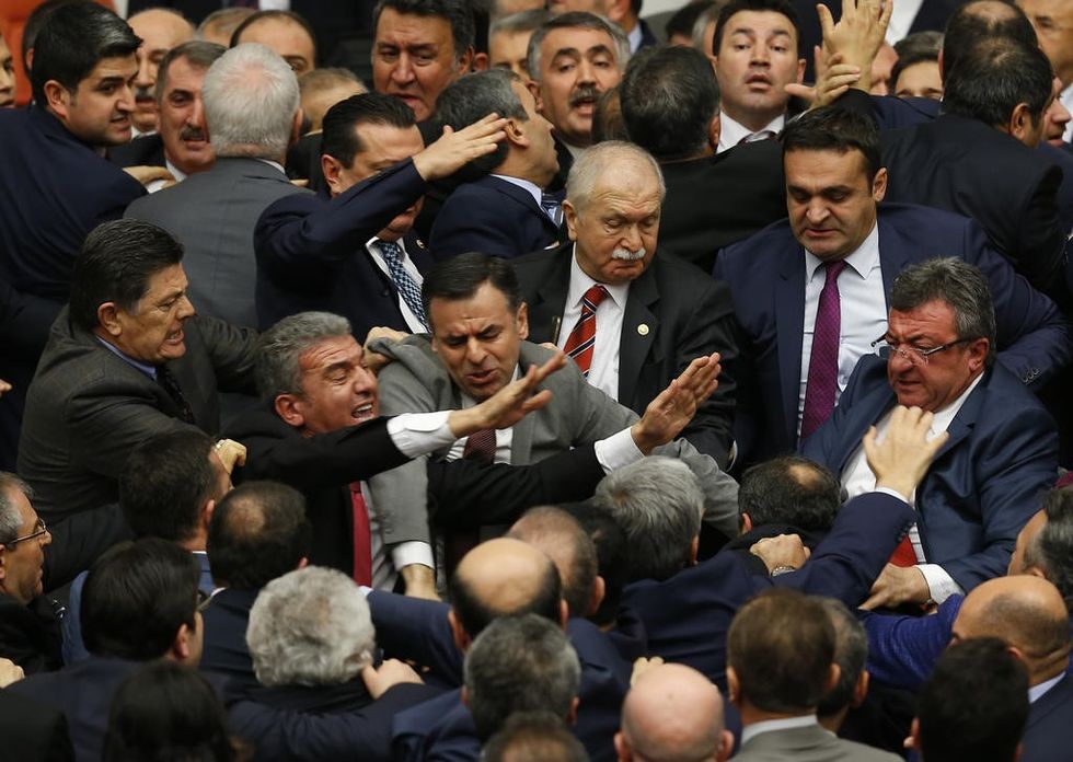 parlament 3