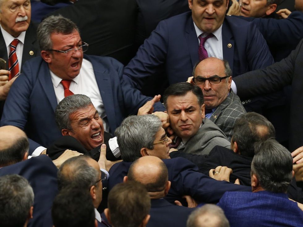 parlament 6