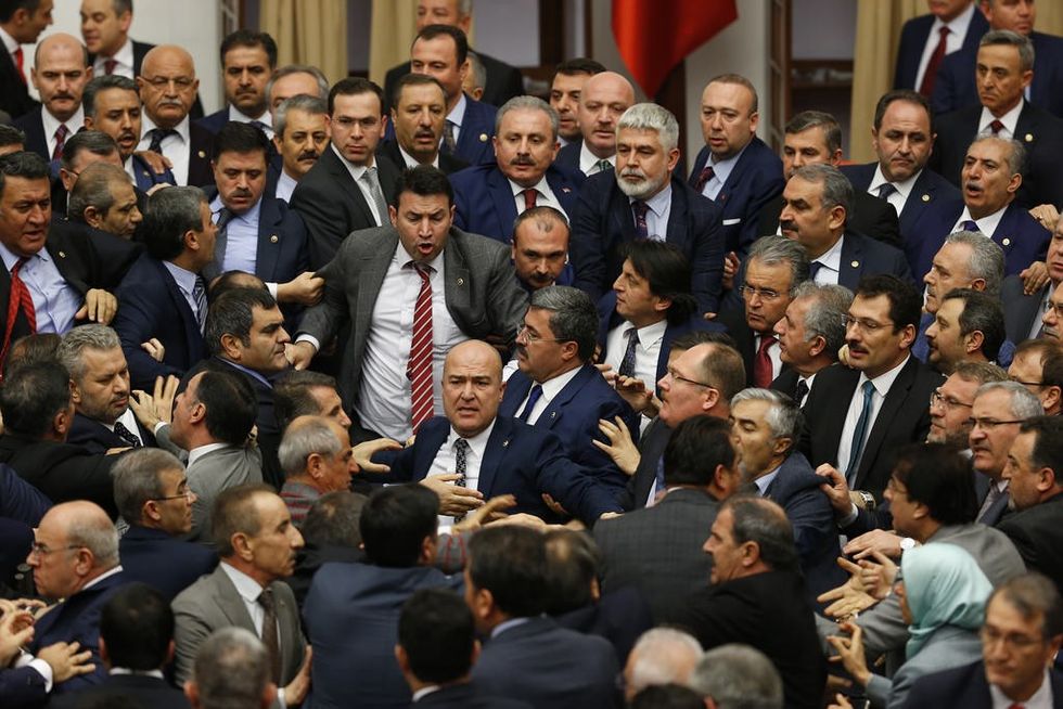 parlament 7