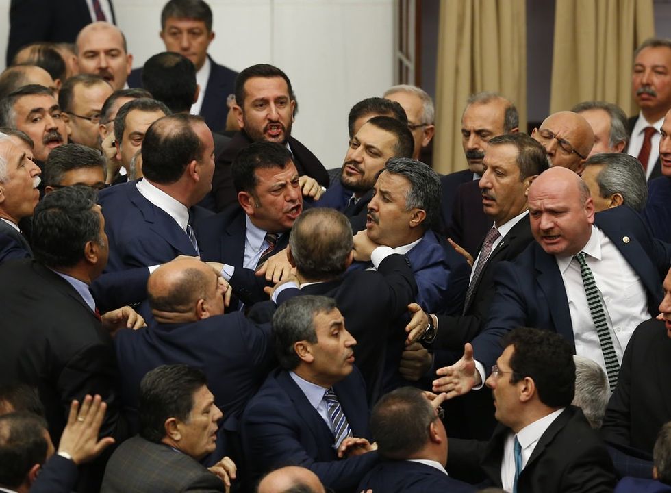 parlament 8