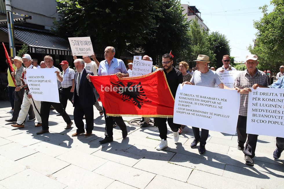 Partia e Ballit Kombetare Demokrate Shqiptare proteston kunder Serbise per te drejtat e shqiptareve ne Luginen e Presheves foto Ridvan Slivova 12