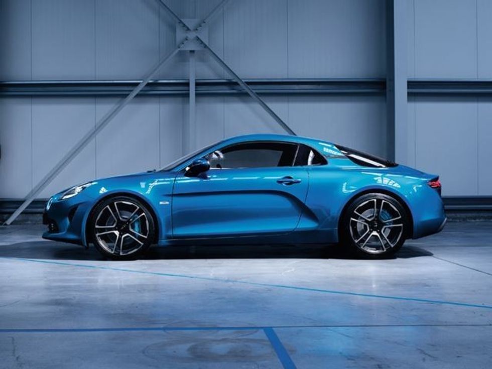 Pas 40 vitesh Alpine A110 rikthehet me pamje te mahnitshme foto 2