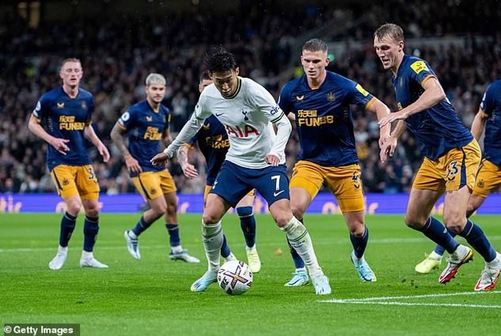 Pas fitores të së dielës kundër Tottenhamit, Howe ka fituar 18 nga 39 ndeshjet e tij në ligë në krye