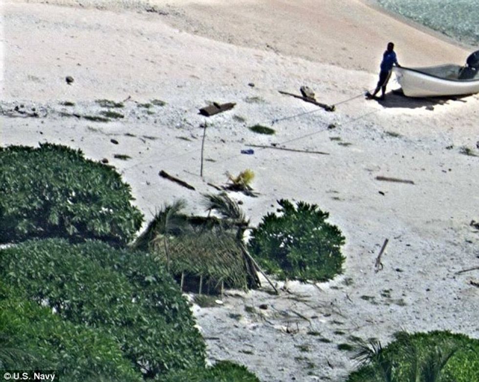 Pas një jave u shpëtuan nga vendi i pabanuar pasi shkruan SOS ne toke foto 4