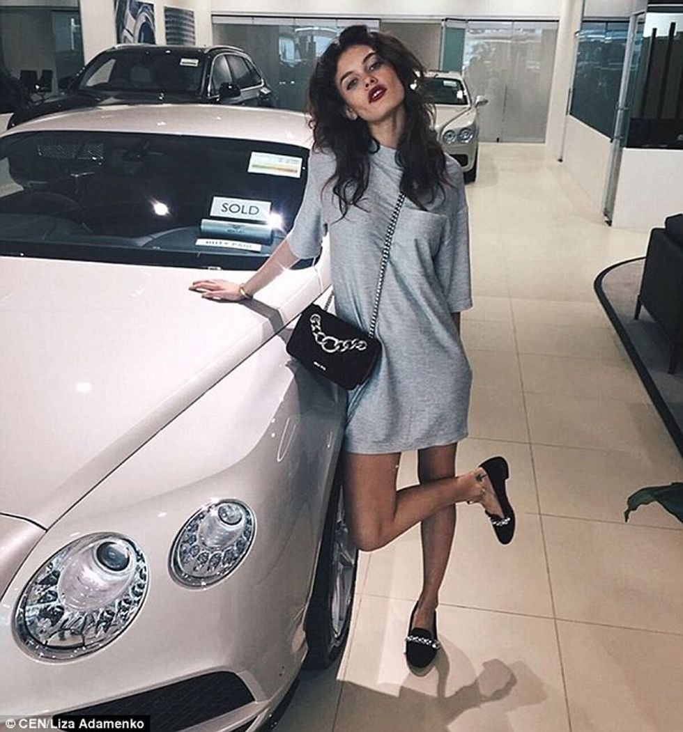 Pasaniku 55 vjeçar ia bleu gruas adoleshente nje Bentely qe kushton afro nje milion euro foto 4