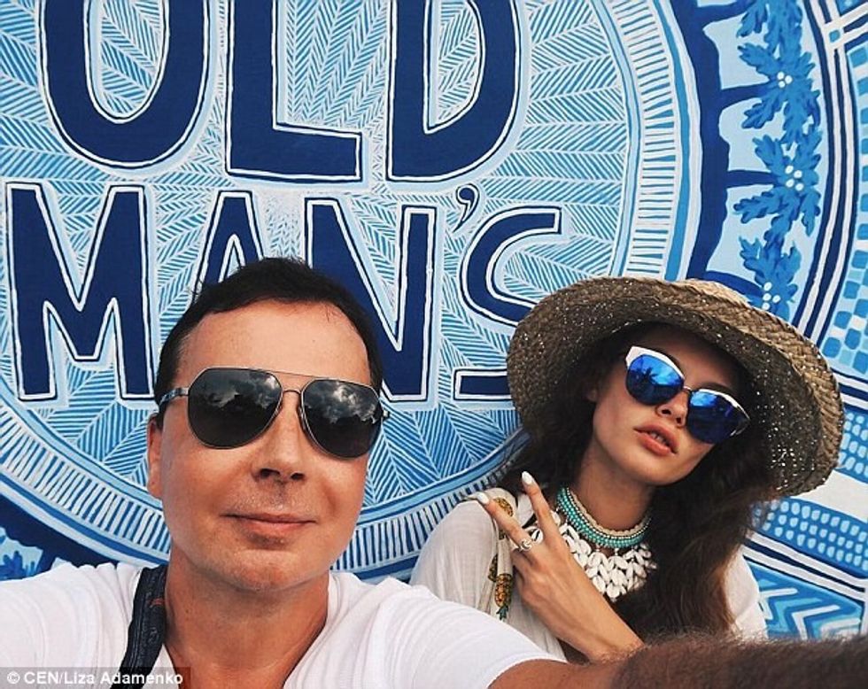 Pasaniku 55 vjeçar ia bleu gruas adoleshente nje Bentely qe kushton afro nje milion euro foto 5