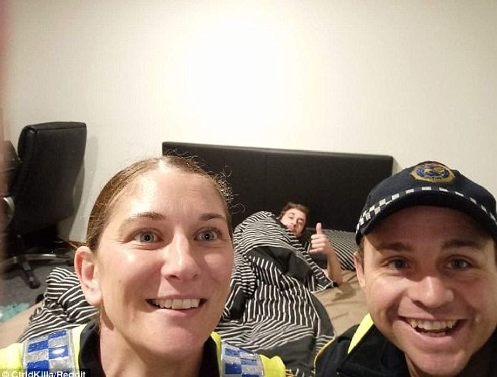 Pasi u zgjua nga gjumi kuptoi se kush e ka derguar te dehur ne shtepi foto 2