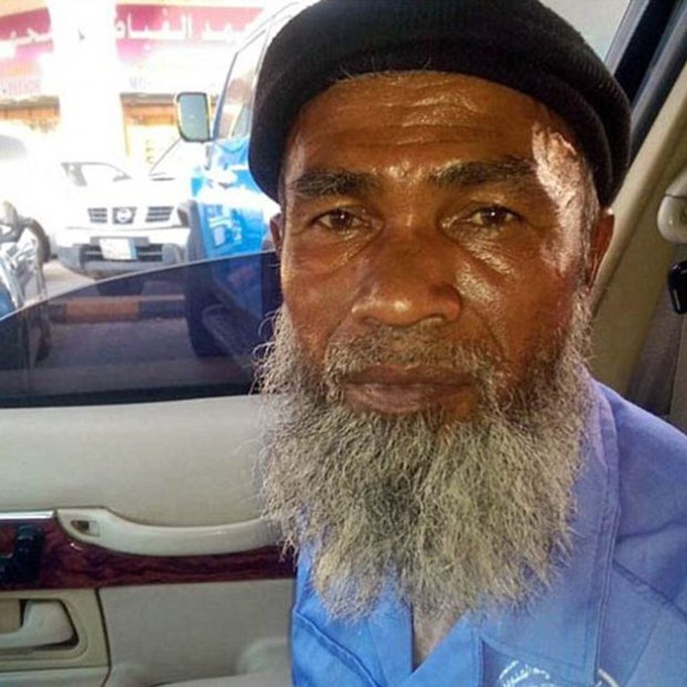 pastruesi-i-varfer-qe-u-ofendua-ne-internet-befasohet-me-shume-dhurata-te-shtrenjta-foto-4