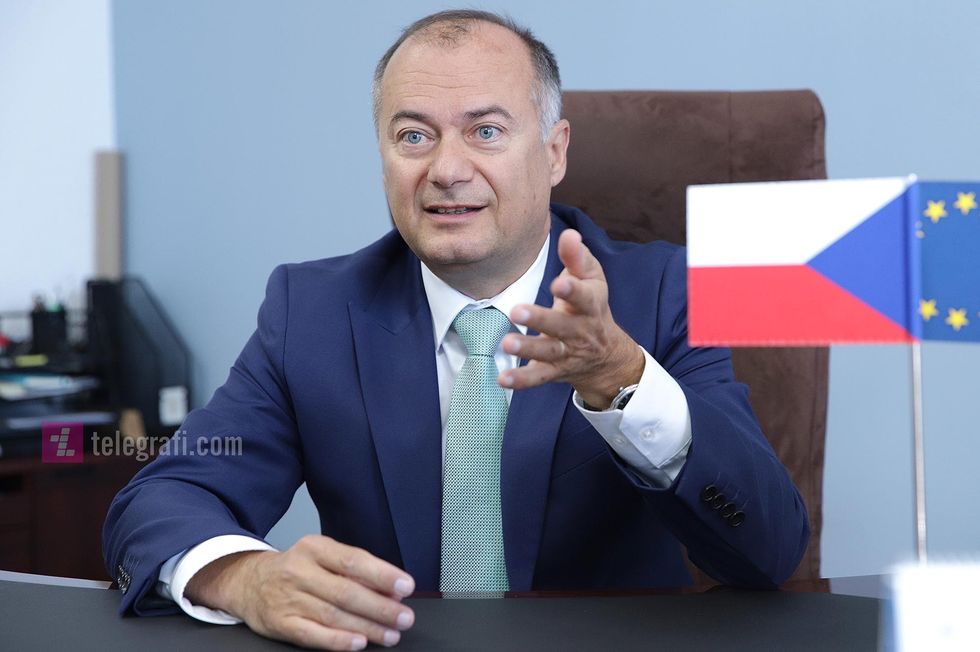 Pavel Bilek ambasadori i Republikes se Cekise interviste foto Ridvan Slivova 2