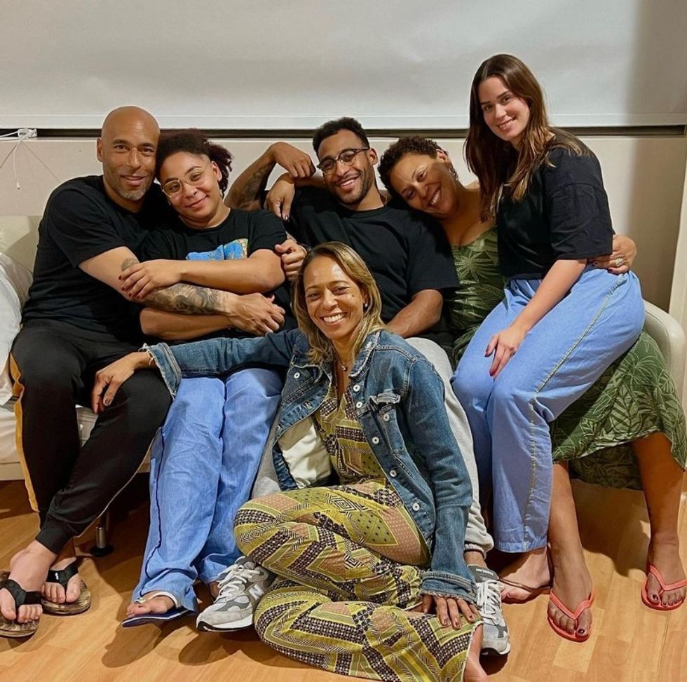 Pele's daughter posted a picture of his family gathered at hospital