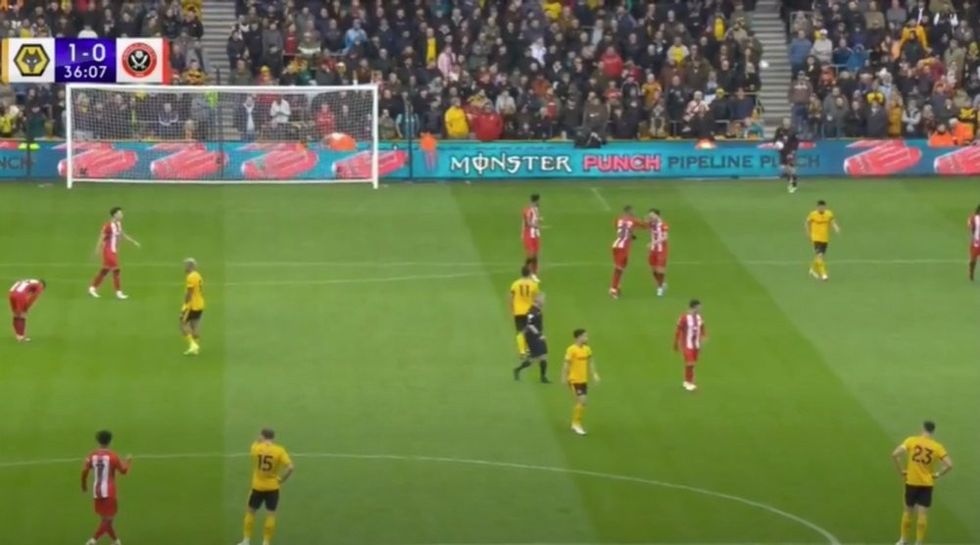 pelea entre jack robinson y vini souza en el wolves sheffield united de la premier league 2023 24 captura dazn