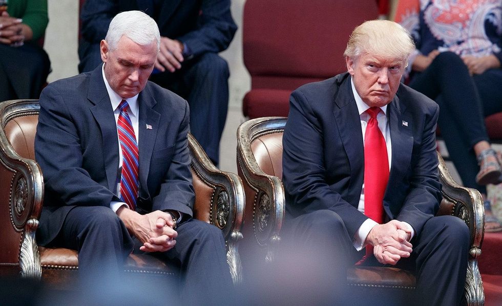 pence trump pray article e1643441469844