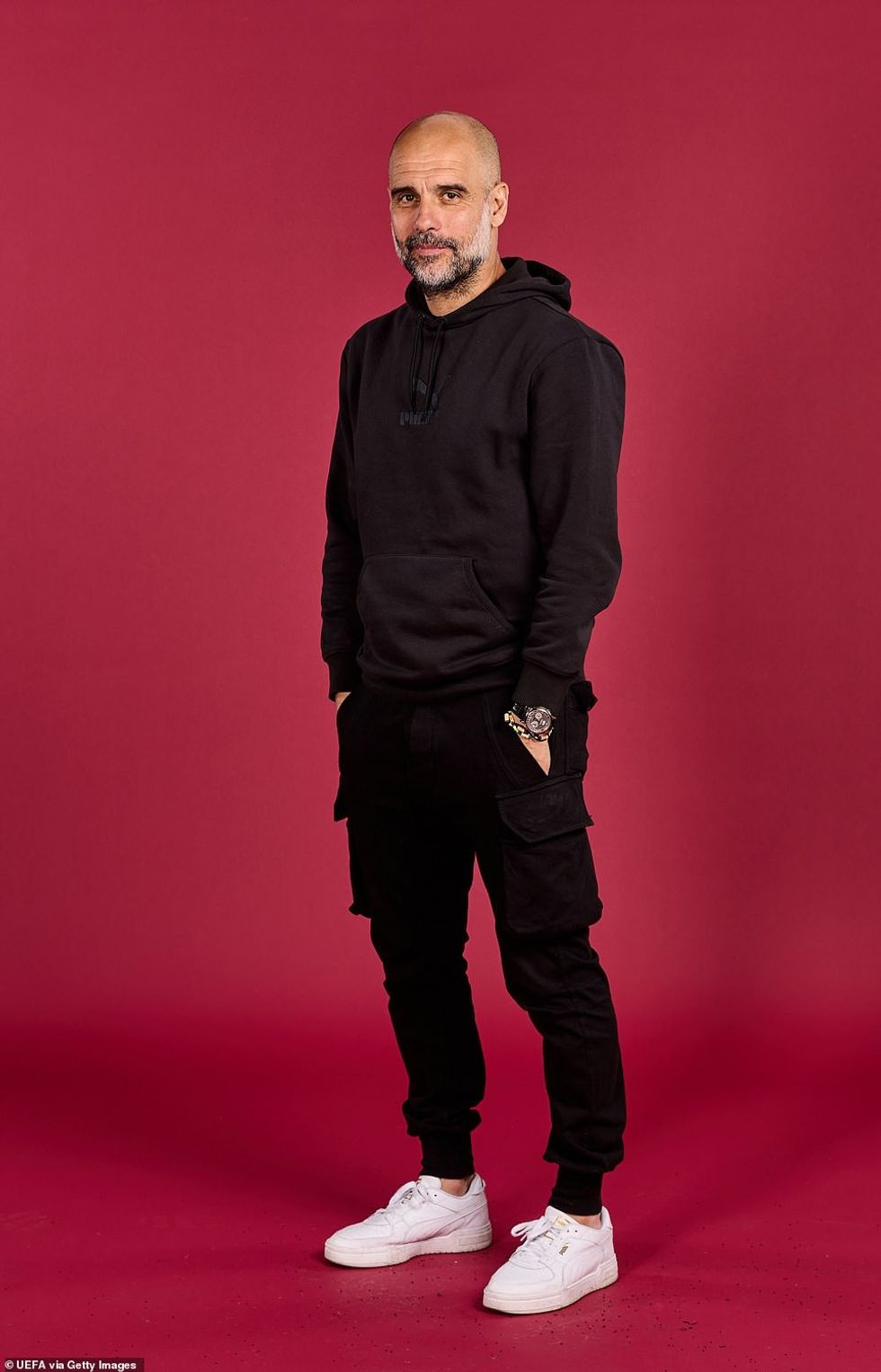 Pep Guardiola duket si njeriu më i lezetshëm në dhomë pasi e drejtoi anën e tij në majë të një sezoni historik fitues të trefishtë