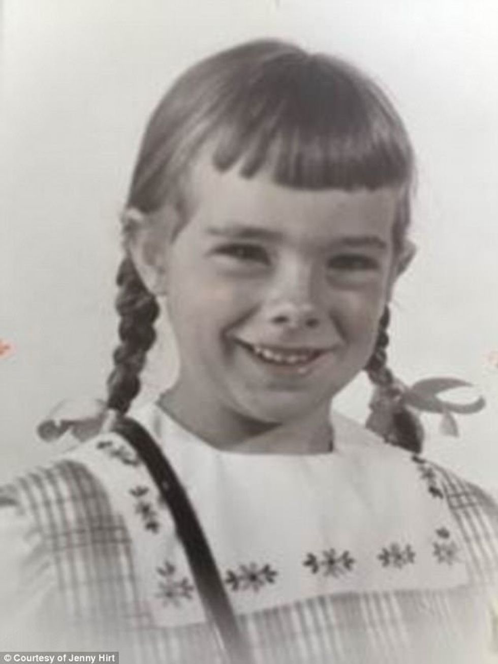 Për ditën e parë të kopshtit veshi fustanin qe ishte perdorur nga 19 trashegimtare foto 3