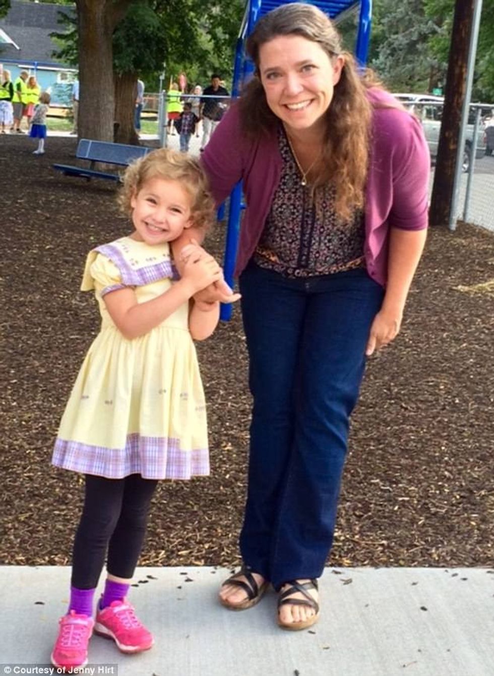 Për ditën e parë të kopshtit veshi fustanin qe ishte perdorur nga 19 trashegimtare foto 4