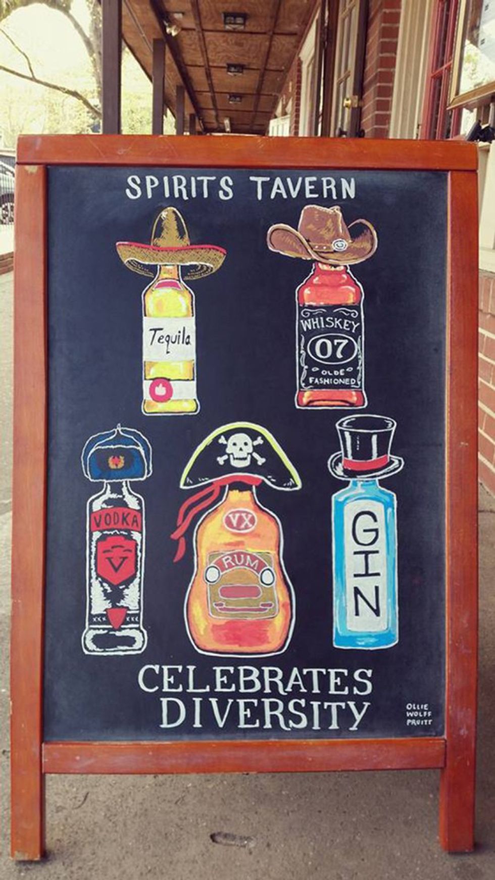 Për tia shpetuar mikut biznesin vizaton ne tabele per çdo jave nga nje punim te ri foto 5