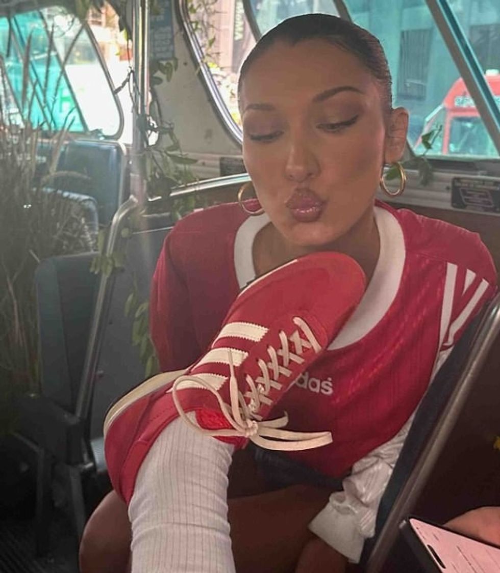 “Përpara lirimit të fushatës, nuk kisha asnjë dijeni për lidhjen historike me ngjarjet mizore të vitit 1972. Jam e tronditur, jam e mërzitur dhe jam e zhgënjyer nga mungesa e ndjeshmërisë që hyri në këtë fushatë”, ka shkruar ajo.