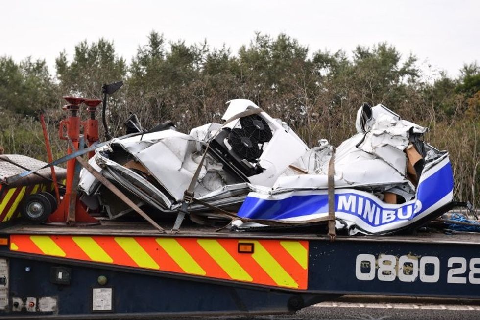 Përplasja mes dy kamionëve me një minibus ka lene tete te vdekur dhe tre te lenduar rende foto 2
