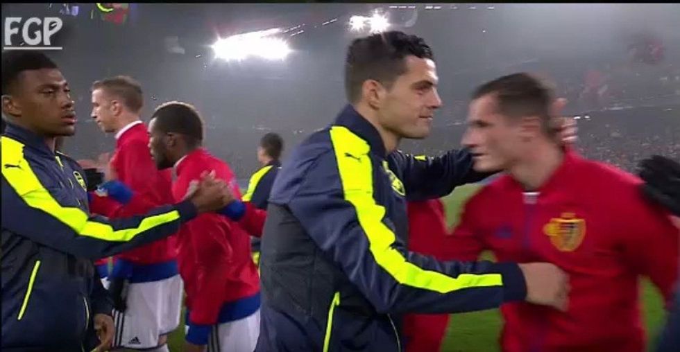 Përshëndetja e tyre në fillim të takimit.