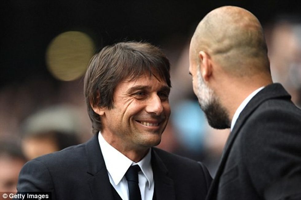 Përshëndetja mes dy trajnerëve, Antonio Contes dhe Pep Guardiolës