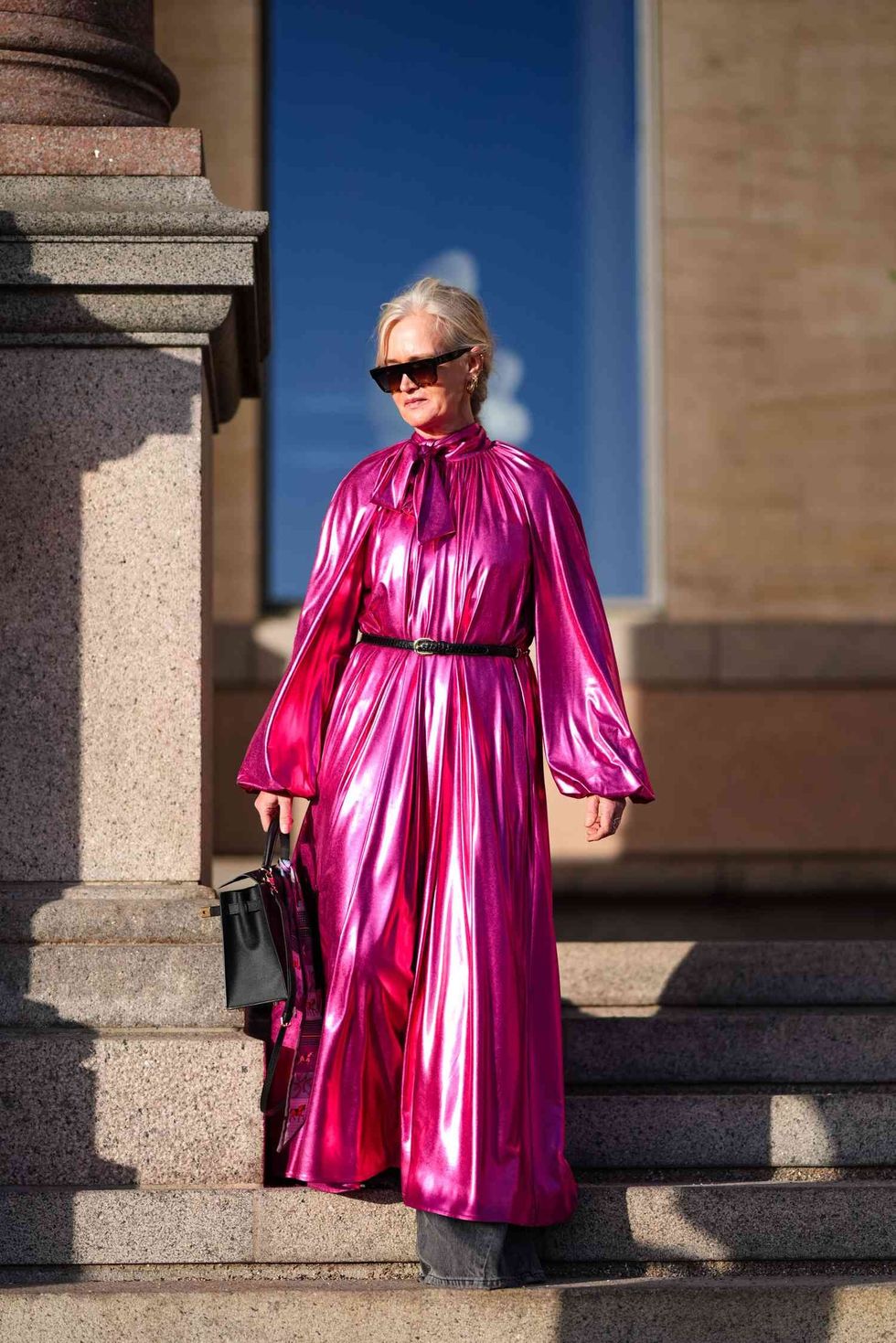 Pertej nuances gold dhe argjend